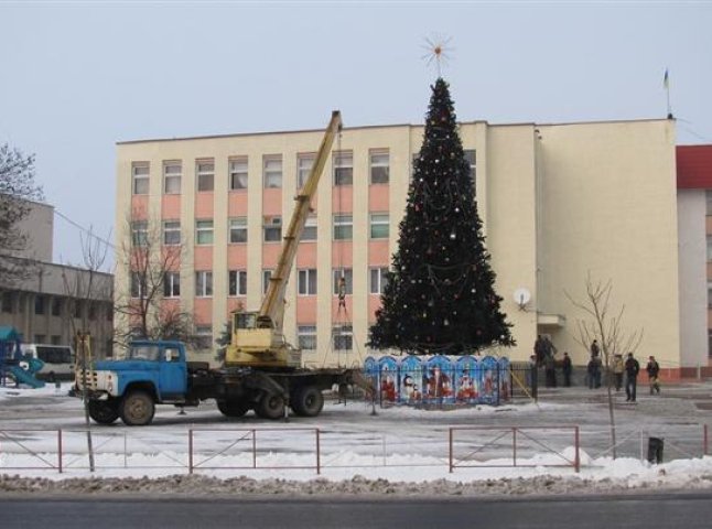 Головну зимову красуню Іршави запалять 25 грудня