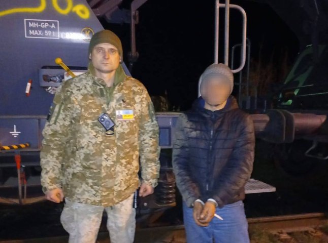 Думав, що в темряві його не помітять: що сталося у пункті пропуску «Чоп (Дружба)»