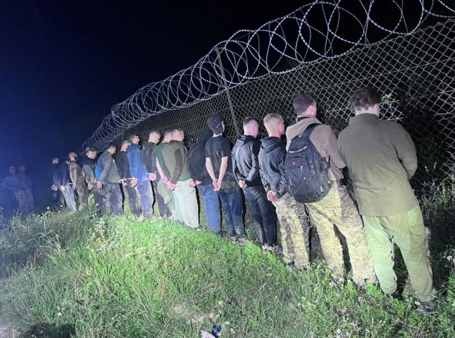 На Закарпатті затримали 19 осіб, які намагались потрапити за кордон На Закарпатті затримали 19 осіб, які намагались потрапити за кордон