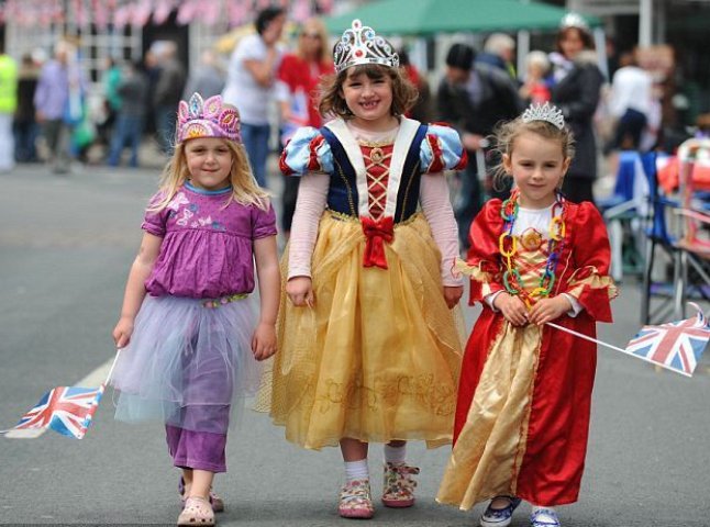 Закарпатські дівчата відбирають корони і титули у всієї Європи