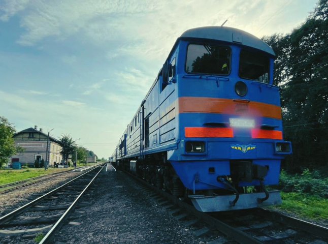 Потяг «Ясіня-Харків» наїхав на дівчину