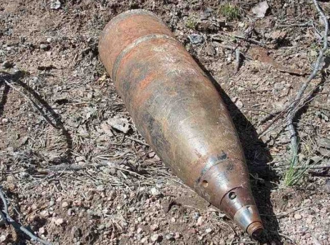 Великоберезнянські рятувальники знешкодили артилерійський снаряд