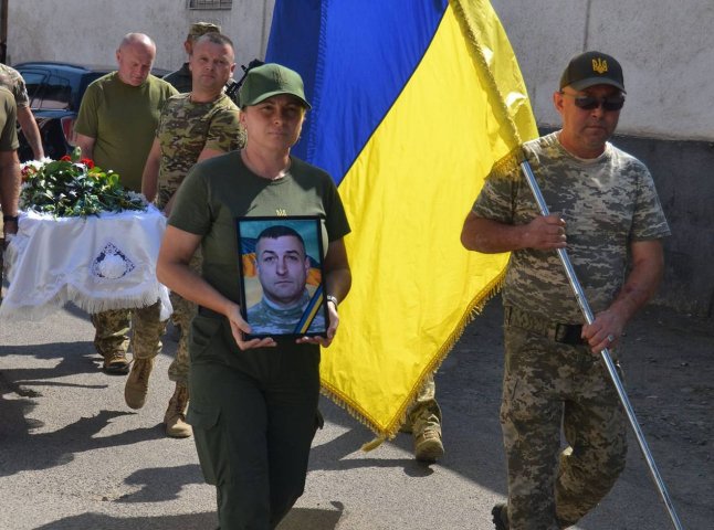 На Іршавщині попрощалися із Героєм, який загинув під час мінометного обстрілу