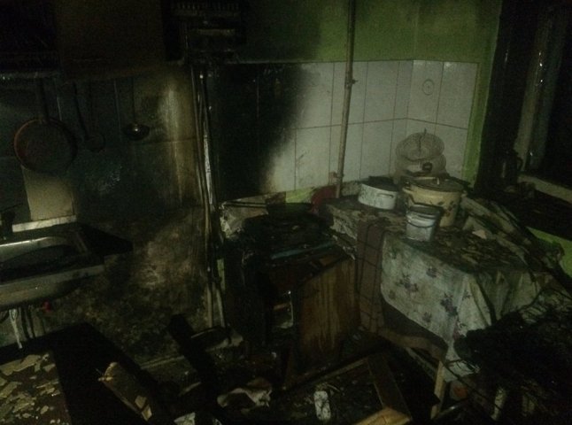 У Виноградові сталась пожежа: двоє людей отруїлись