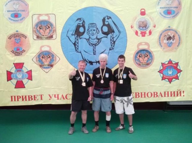 На Закарпатті проживає славна сім’я чемпіонів зі силового жонглювання гирями