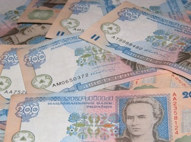 Неповнолітня дівчина у Мукачеві вкрала від чоловіка своєї подруги чималу суму грошей