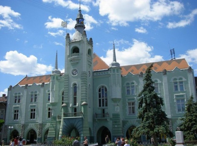 Мукачівські депутати ліквідували декілька відділів виконавчого комітету