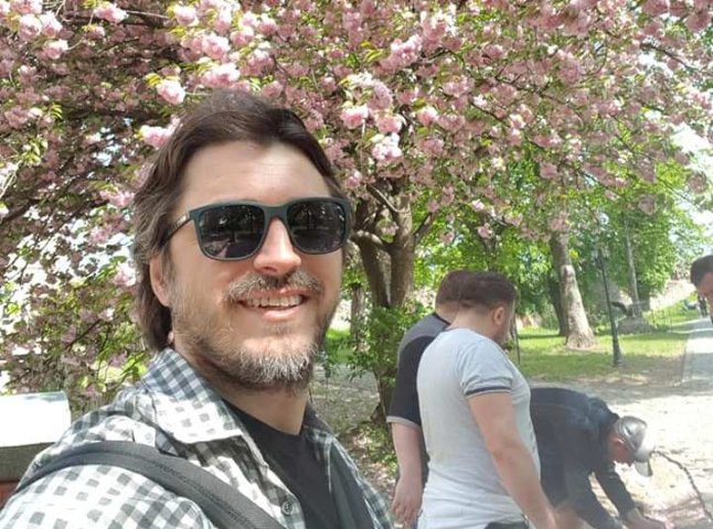 Сергій Притула побував в Ужгороді та показав фото із сакурами