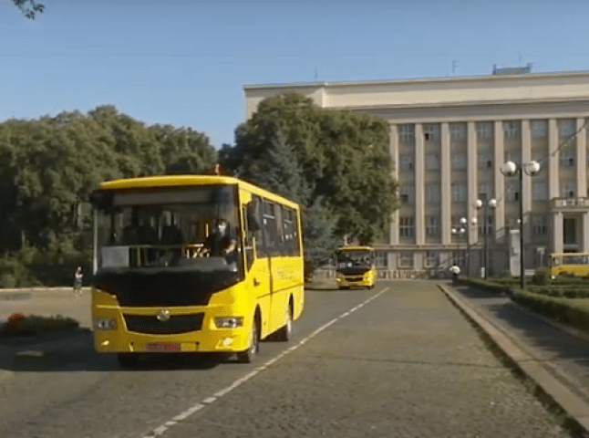 Закарпаття отримало нові шкільні автобуси