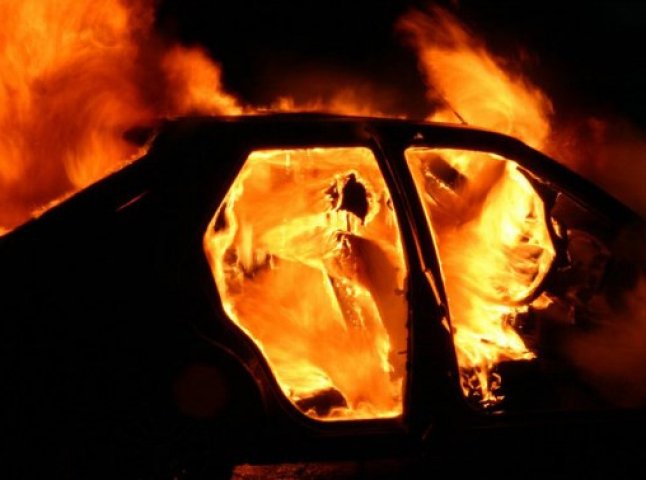 На Рахівщині згорів вщент автомобіль