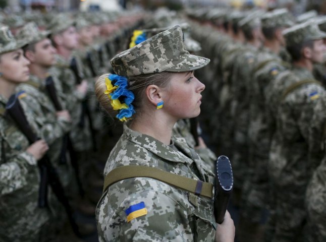 Військовий облік жінок буде добровільний, крім однієї професії: якої саме