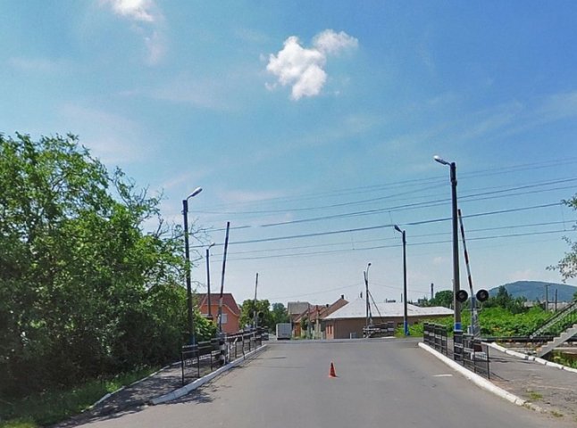 У зв’язку з ремонтом, у Мукачеві перекрили залізничний переїзд по вулиці Свалявській
