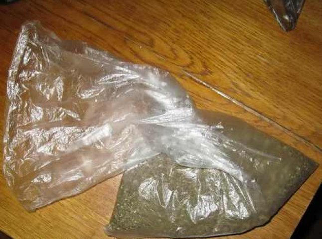 У жителя Перечина міліція вилучила майже 200 грам марихуани