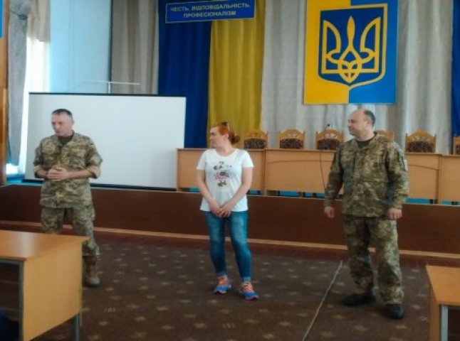 Волонтерка із Закарпаття отримала відзнаку Міністра оборони України