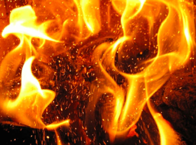 У Новому Давидкові пожежа знищила частину покрівлі