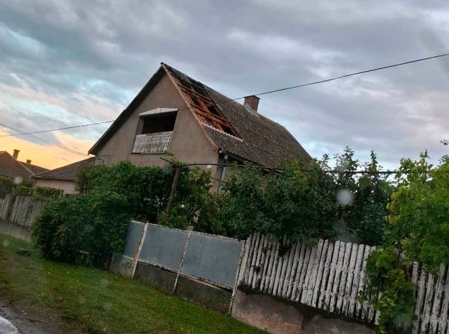 Жителі Берегівщини, майно яких пошкодила негода, можуть звернутись за компенсацією