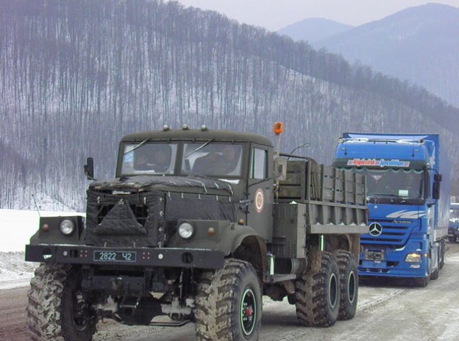 За добу обласні рятувальники відбуксирували 6 транспортних засобів