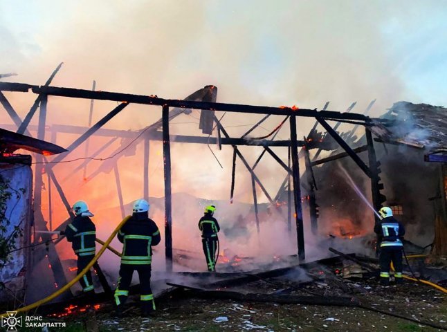Рано-вранці в одному з сіл Хустського району гасили пожежу Рано-вранці в одному з сіл Хустського району гасили пожежу