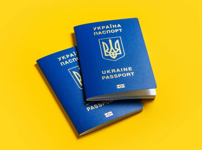З 1 липня для українців, які виїхали за кордон, можуть запровадити зміни