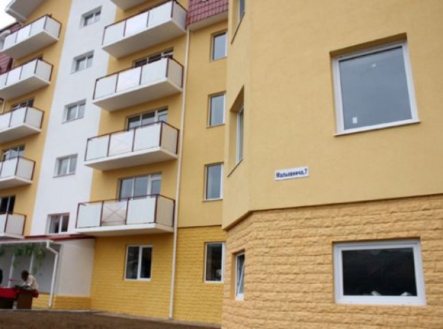 Ужгородцям вручили ключі від нових квартир (ВІДЕО)