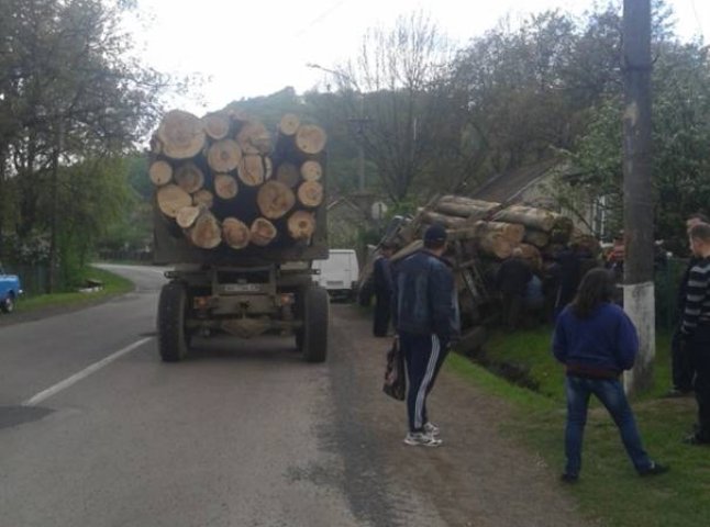 Водій лісовоза, який скоїв ДТП біля Перечина, може залишитись без водійських прав