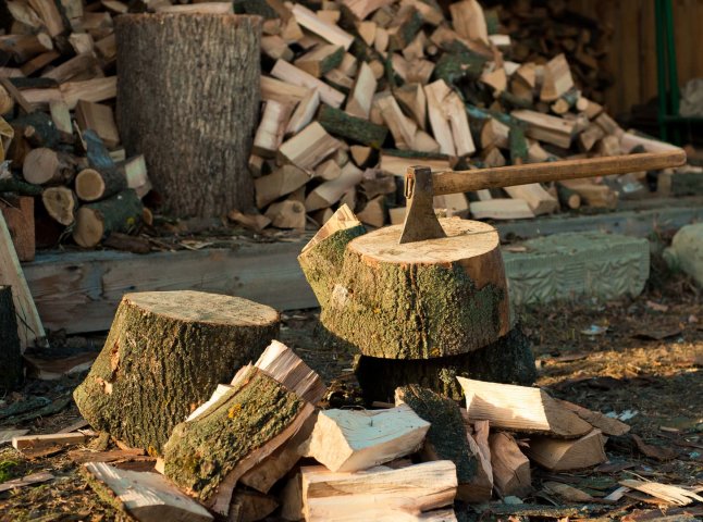 Кому з українців нададуть 16 тисяч гривень для купівлі дров