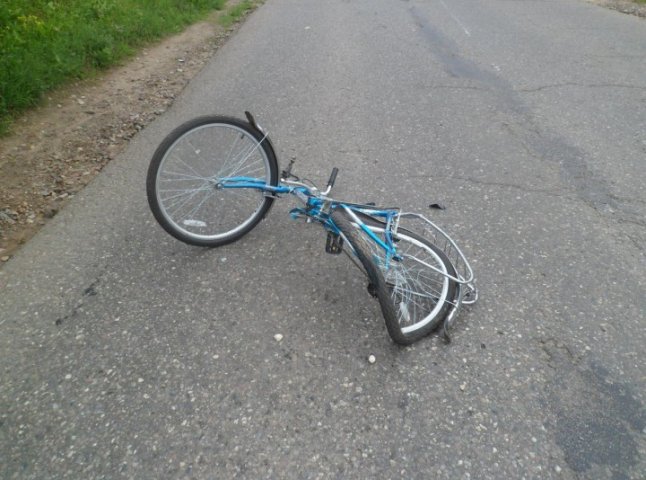 В Ужгороді дівчинка потрапила до лікарні через наїзд велосипедиста