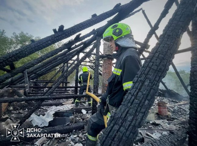 На Тячівщині вогнеборці врятували будинок від знищення
