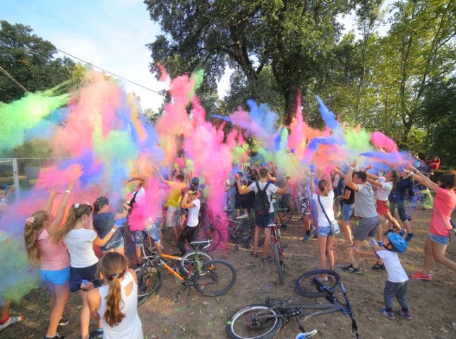 Мукачівці відзначили День Незалежності грандіозним велозаїздом та веселим флешмобом