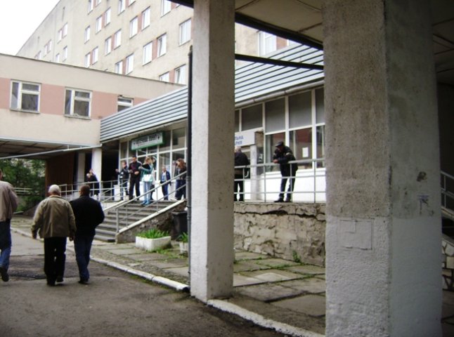 Ужгородські депутати вирішили зекономити на ремонті даху міської лікарні