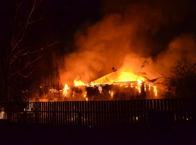 Вночі згорів вщент житловий будинок
