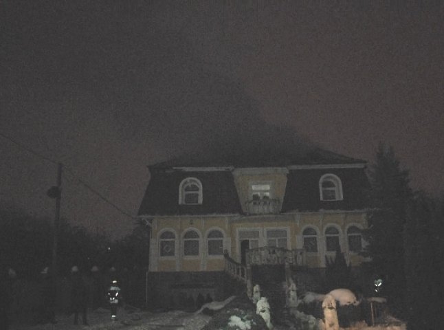 Поліція оприлюднила фото та відео з місця пожежі у будинку екс-керівника закарпатської міліції Василя Варцаби