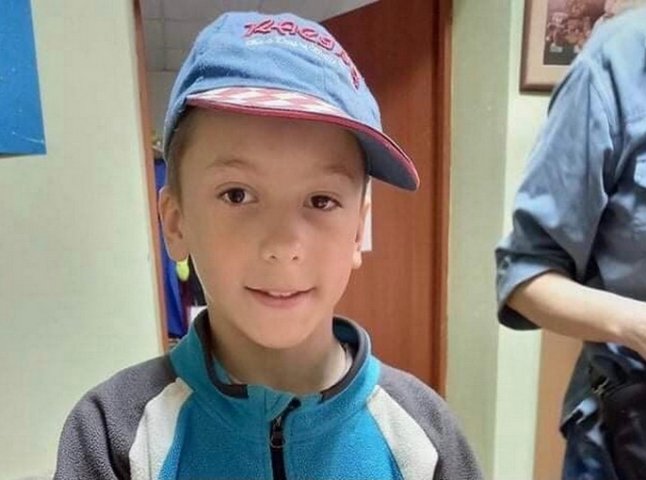 10-річний ужгородець віддав закрапатським військовим свої заощадження