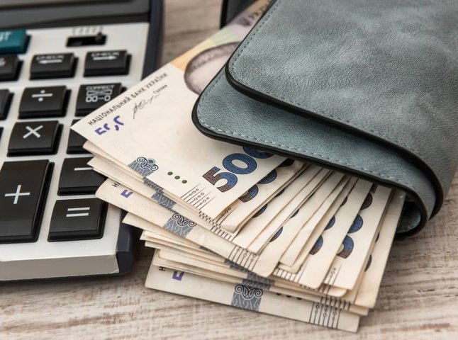 Кошти надійдуть на картку до 15 липня: частина українців до середи отримає 3000 гривень