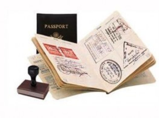 Мукачівці не ставатимуть у чергу за угорськими паспортами