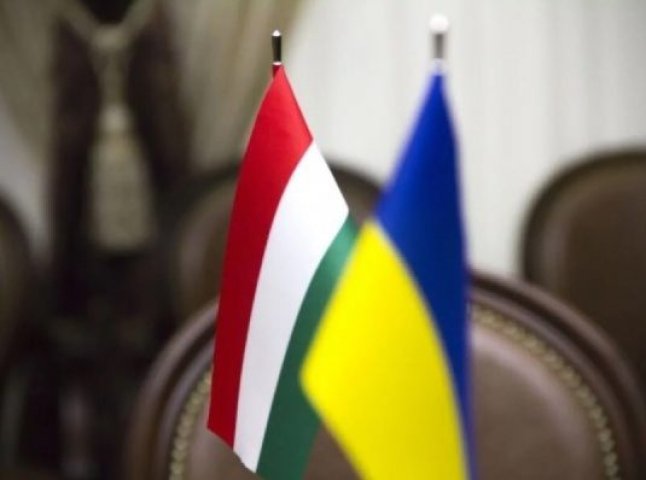 Нове загострення між Україною й Угорщиною: топ-урядовця не впустили на Закарпаття