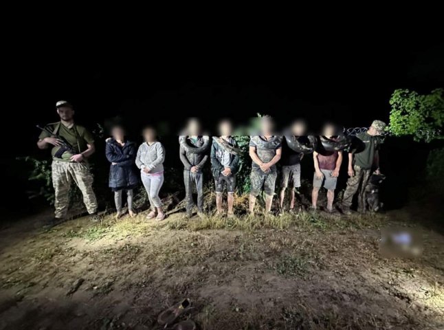 Прикордонникам довелось стріляти: ввечері затримали групу осіб Прикордонникам довелось стріляти: ввечері затримали групу осіб
