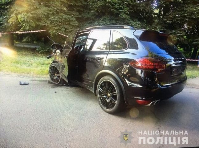 Аварія в Ужгороді: слідчі чекають для показів власника Porsche