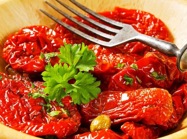 В’ялені томати вдома: швидкий італійський рецепт на зиму