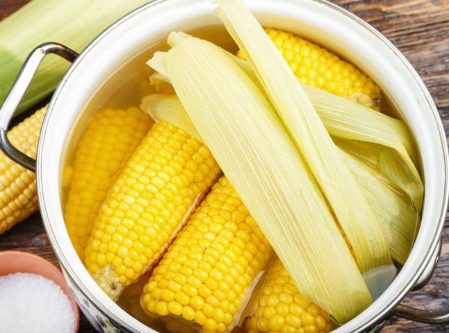 Скільки хвилин варити молоду кукурудзу