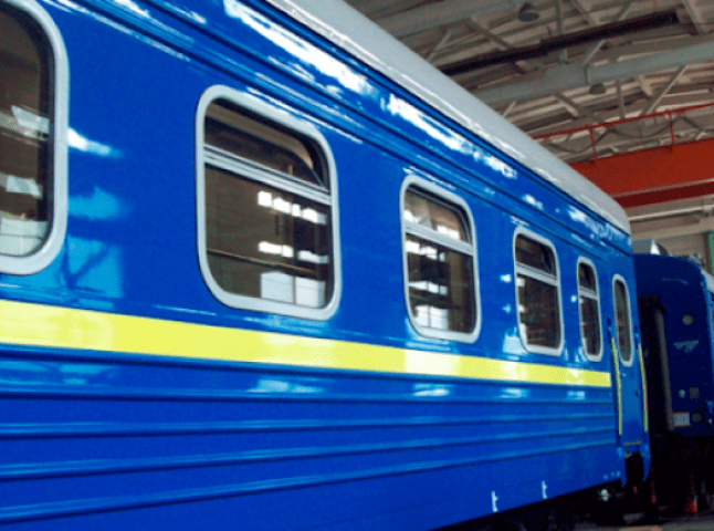 "Укрзалізниця" планує запустити 11 додаткових потягів на Закарпаття