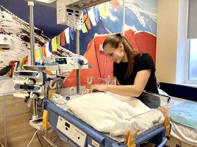 У немовляти з Мукачева виявили захворювання, яке зустрічається лише у 3% дітей: дівчинку врятували у Львові