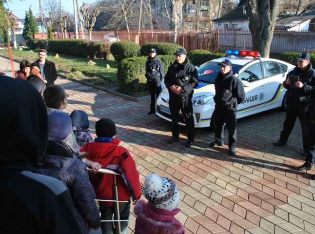 Патрульні поліцейські Мукачева зустрілись з учнями місцевої школи-інтернату