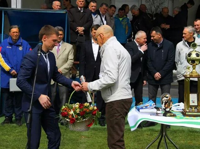 Привітати з ювілеєм відомого футболіста Василя Турянчика прийшли знані закарпатці та віддані вболівальники