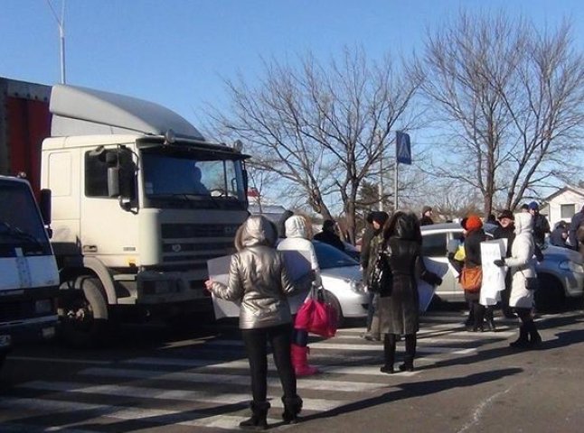 Жінки та матері бійців 128-ої бригади збираються перекрити трасу Київ-Чоп