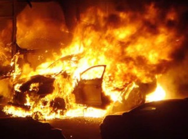 Вночі підпалили автомобіль директору однієї із охоронних фірм Мукачева