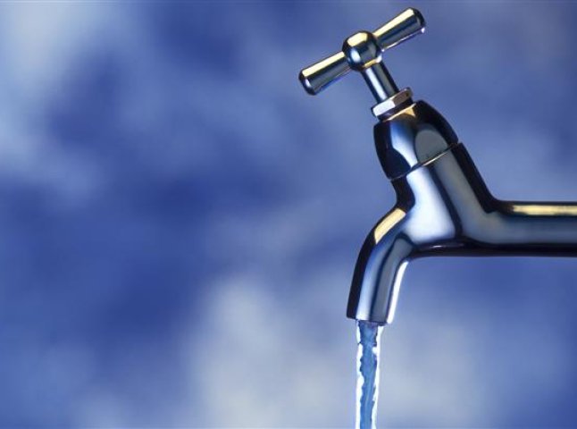 Жителі Ужгорода обурені захмарними цінами на воду (ВІДЕО)