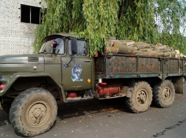 Іршавські правоохоронці затримали дві вантажівки з лісом
