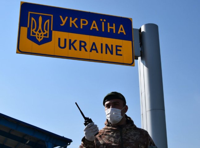 Для деяких українців спростили виїзд за кордон