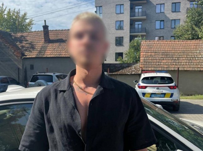 У приміщенні поштового відділення пролунав постріл: що сталося в Ужгороді У приміщенні поштового відділення пролунав постріл: що сталося в Ужгороді